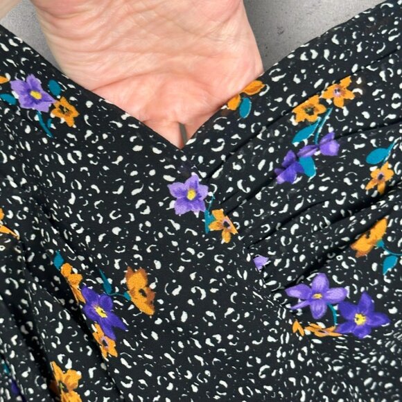 ASTR Shirred Puff Sleeve Sweetheart Neck Floral Smocked Top Size Medium Boho M - Picture 7 of 16